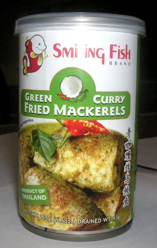 Gebratene Makrelen in grünem Curry
